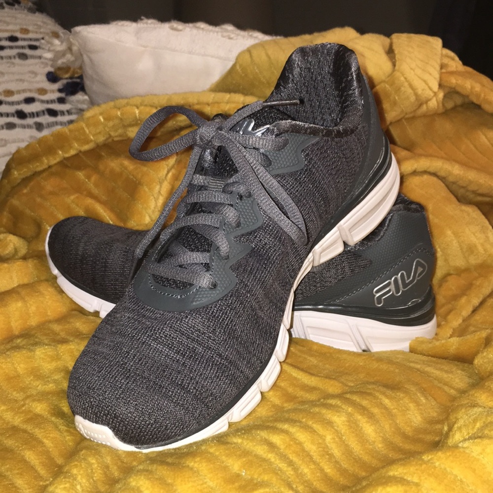 Womens FILA Tennis Shoes size 9